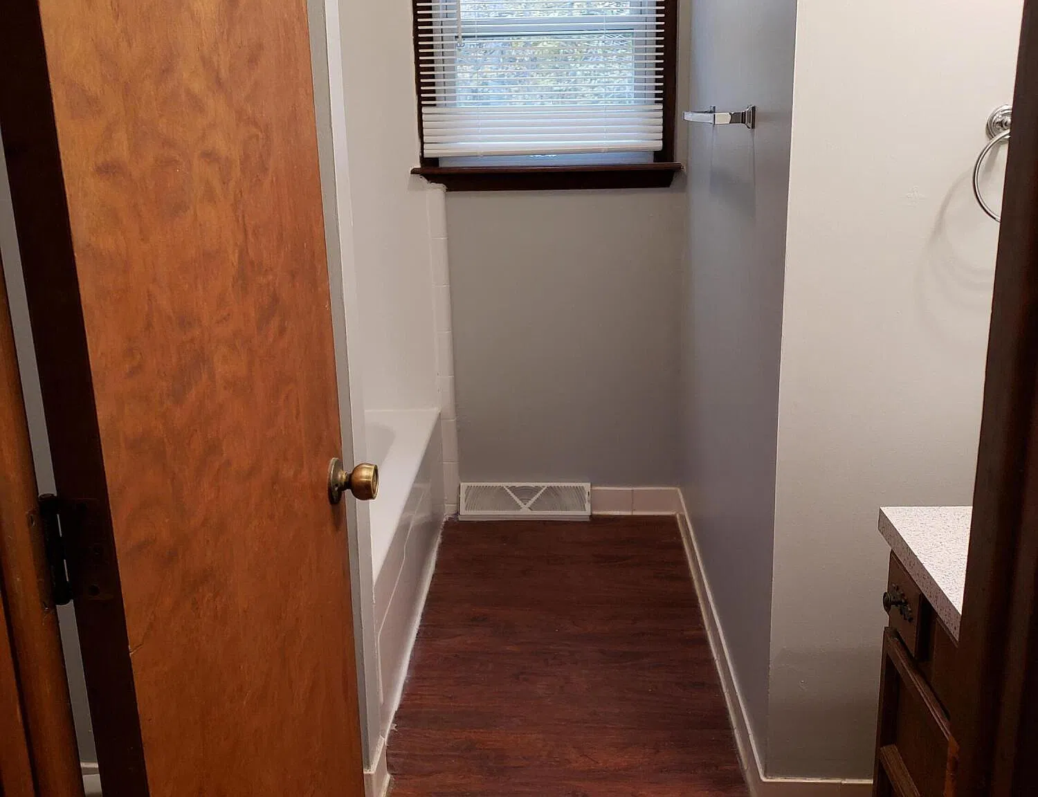 2 bed, 2.5 bath, 1200 sqft, $1,300 — Photo 3