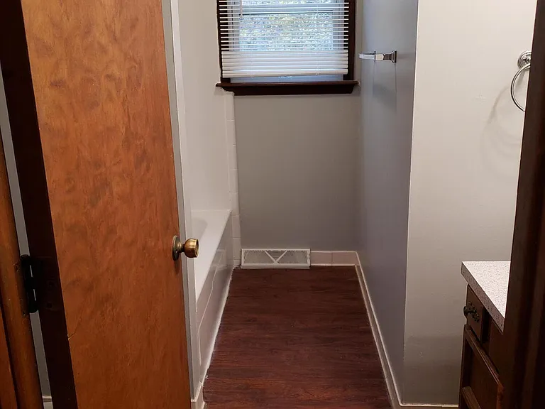 1391 S Center Rd — Photo 3