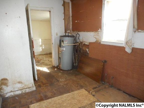 4th image of 2908 Battle Dr NW