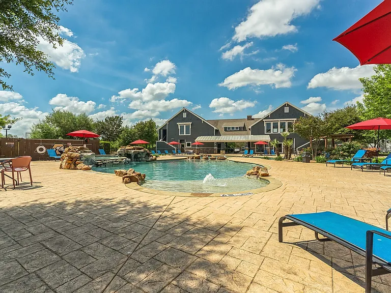 Front Clubhouse Pool Pic