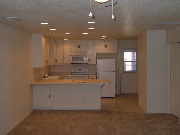 Kitchen / Dining