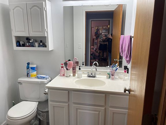 2nd image of 160 Sandy Ln