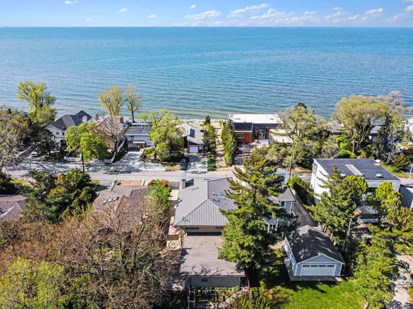 31 Shore Dr, Portage, IN 46368
