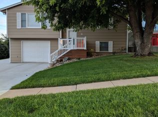 518 W 16th St, Yankton, SD 57078