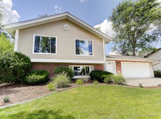 270 Sterling Ln, Bloomingdale, IL 60108