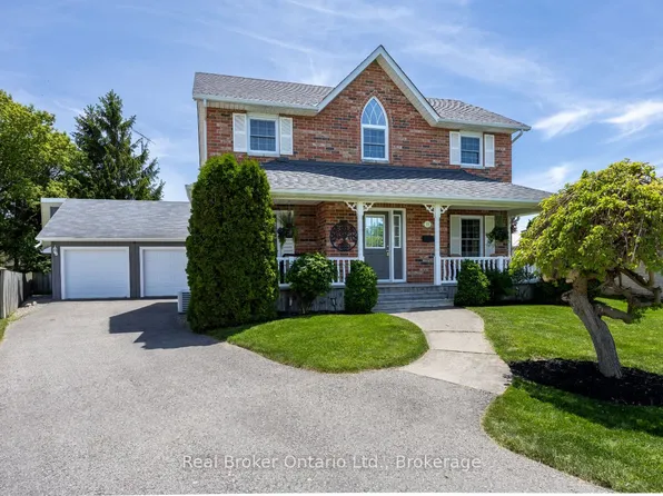11 Chalmers Ct, Pt Hope, ON L1A 4J3