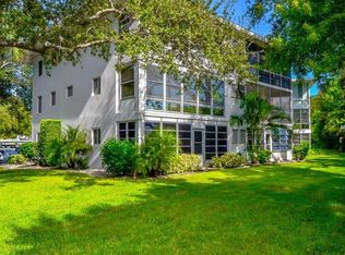 8533 110th St APT 101, Seminole, FL 33772