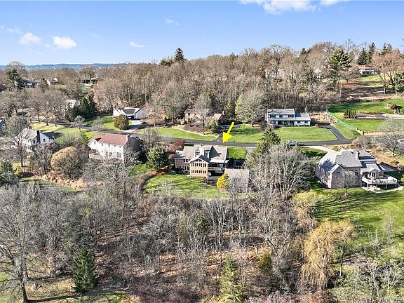 3rd image of 333 Elm Dr