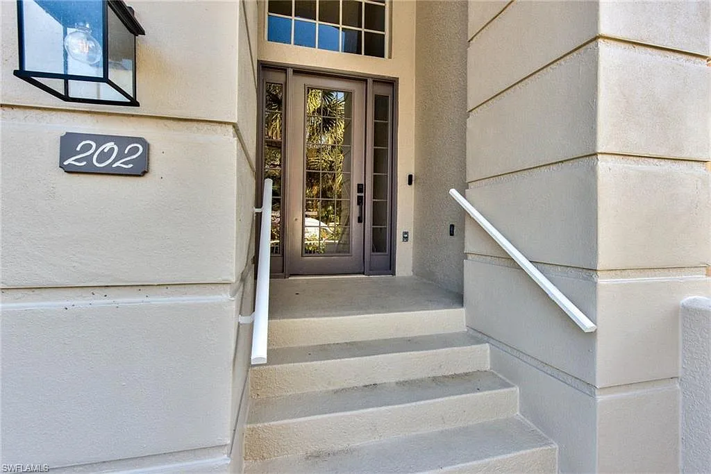 3 bed, 3.0 bath, 2474 sqft, $9,500 — Photo 4