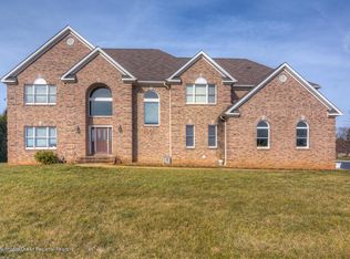 93 Holmes Mill Rd, Cream Ridge, NJ 08514