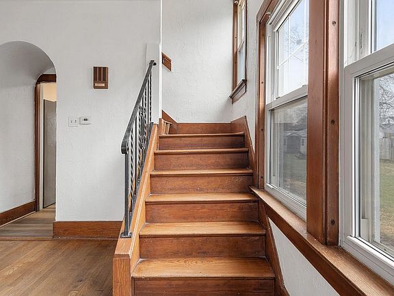 4th image of 2822 Linden Ave