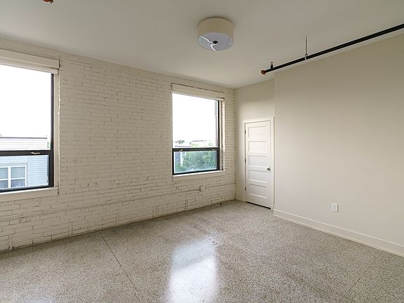 5th image of 875 Michigan Ave #403