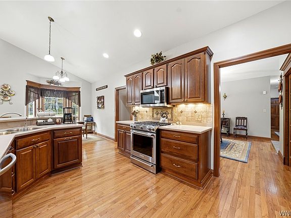 5th image of 1407 Center St