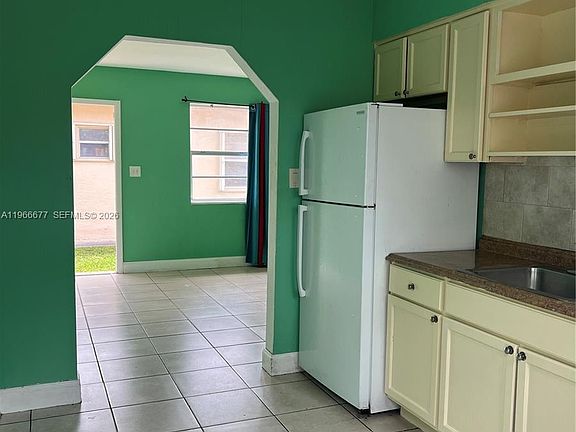 5th image of 1013 Foster Rd #1