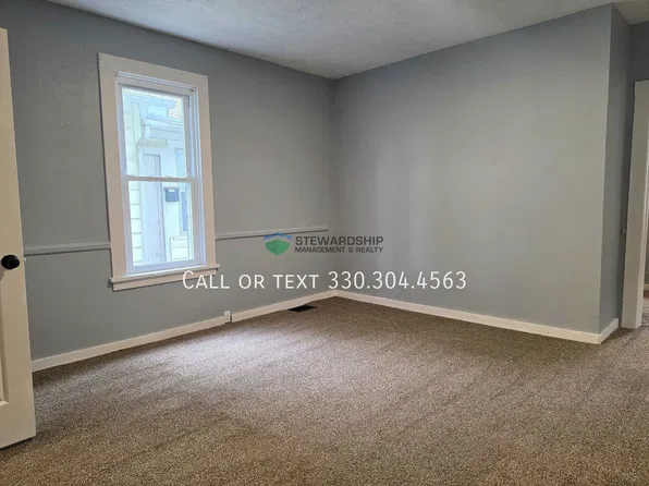 885 Wales Rd NE APT A, Massillon, OH 44646