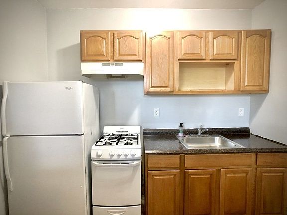 5th image of 261 Rockaway Ave #1