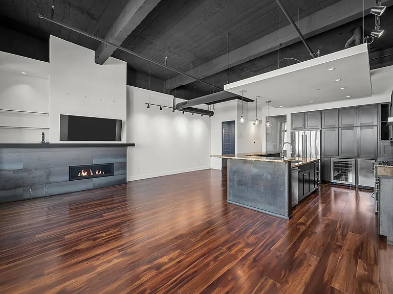 3010 Locust St #208 — Photo 7