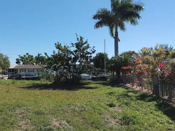 2972 York Rd, Saint James City, FL 33956