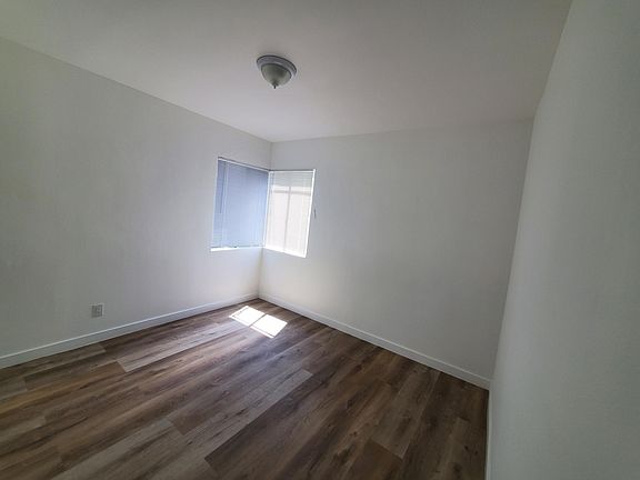 5th image of 1119 N Genesee Ave APT 6