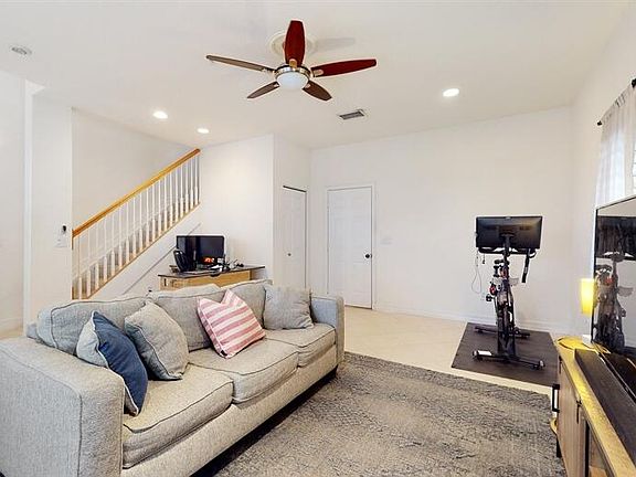 5th image of 290 NE 5th Avenue #18
