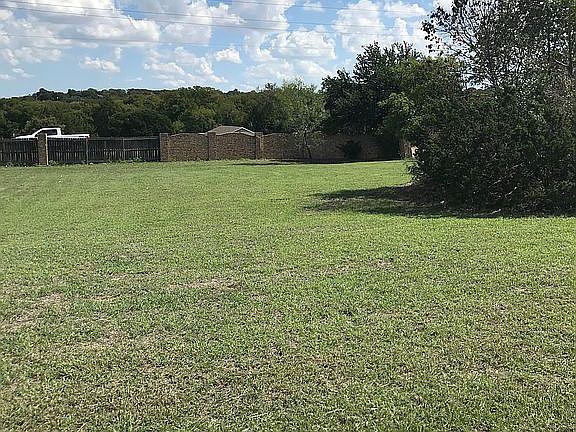 5th image of 1403 Oak Hollow Dr