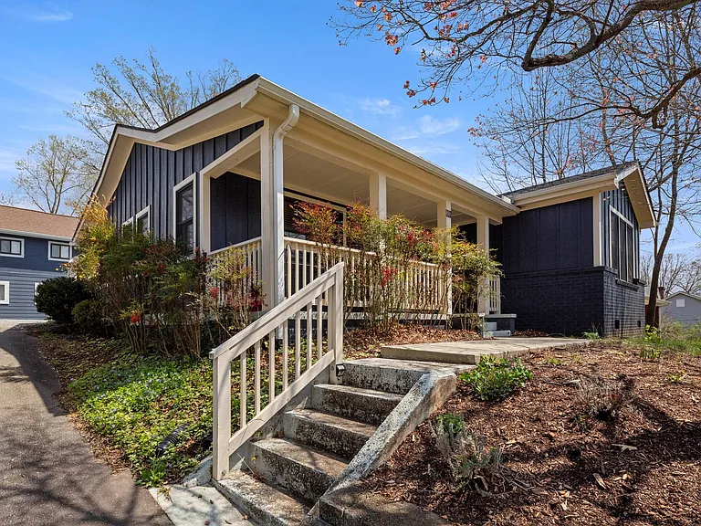 70 Forest Hill Dr — Photo 2