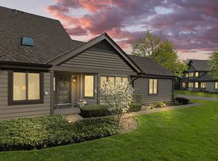 1914 Forest Creek Ln, Libertyville, IL 60048