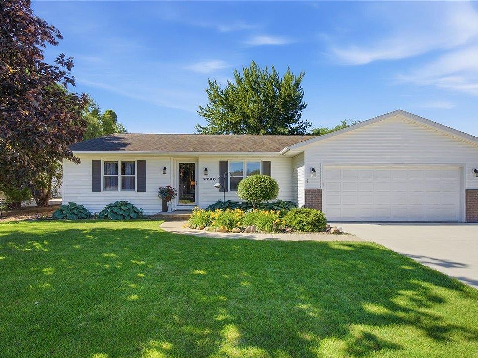 1st image of 2208 Oxford Ln
