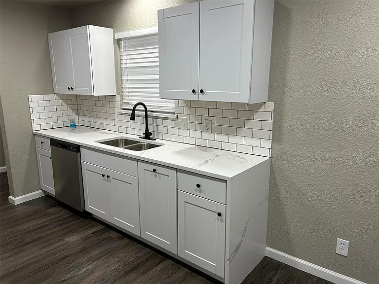 220 N Bernice Dr — Photo 12