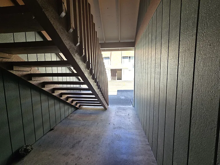 2469 NE Kerr St #6 — Photo 12
