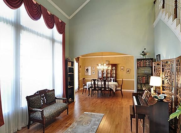 4th image of 3840 Elgin Dr