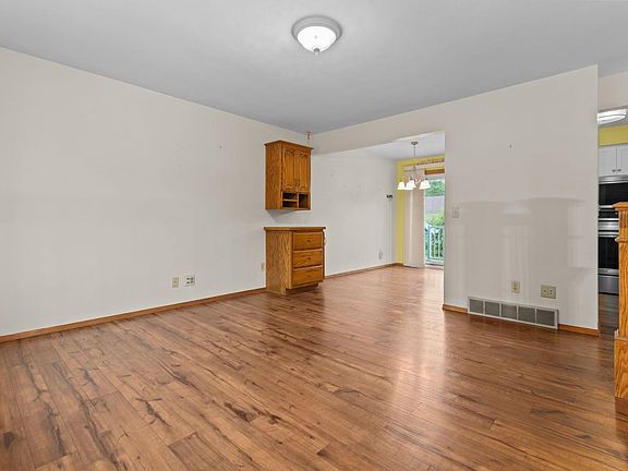 5th image of 2613 S Jason Dr