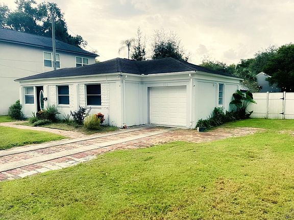 3rd image of 922 Shady Lane Dr