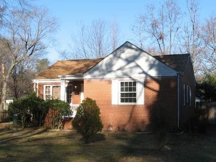 2nd image of 3018 Kenwood Ave