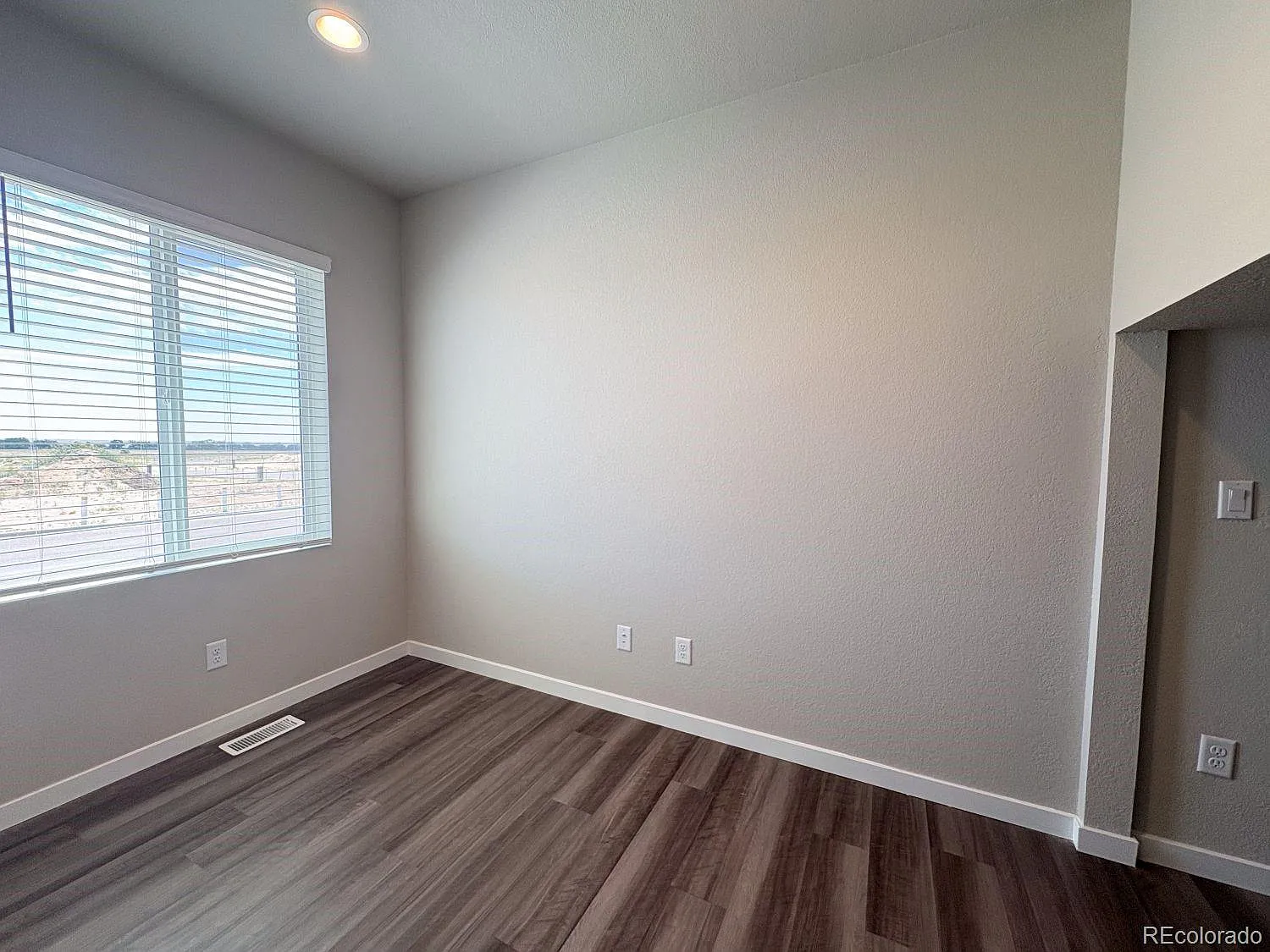4 bed, 2.5 bath, 2203 sqft, $2,485 — Photo 2
