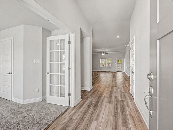 5th image of 601 Greystone Ln