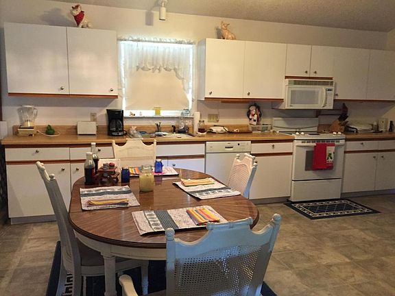 3rd image of 1053 Lantern Ln