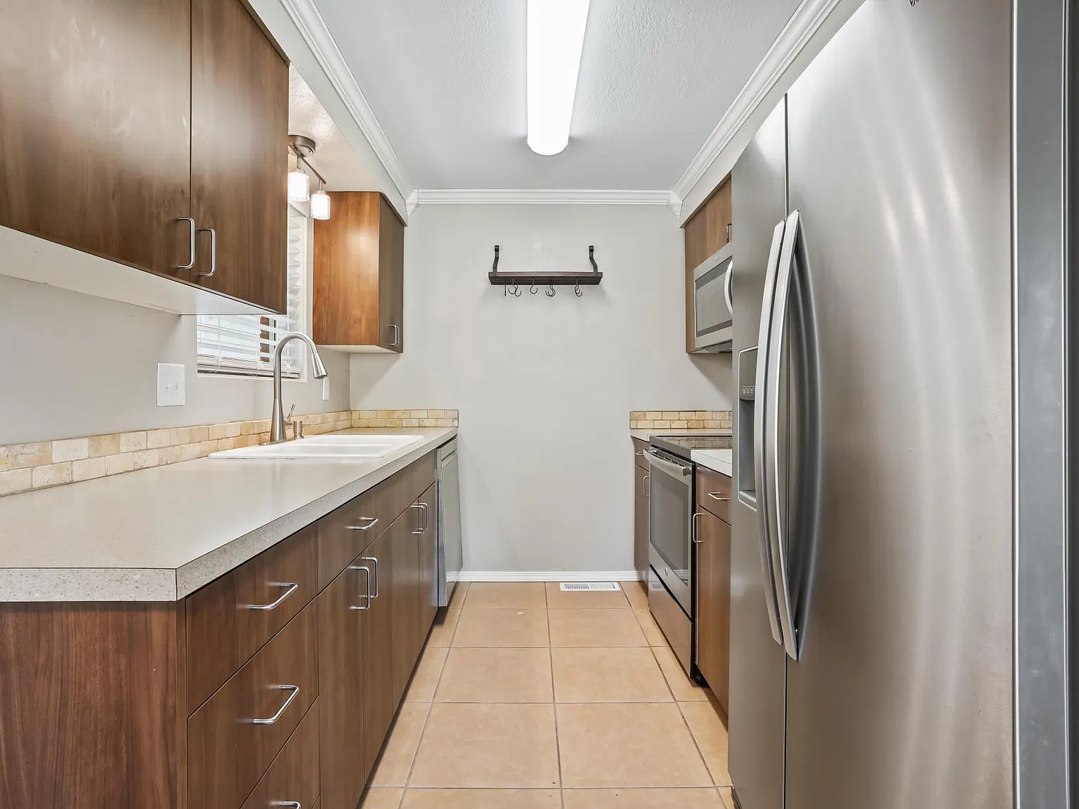 2 bed, 770 sqft, $1,600 — Photo 4
