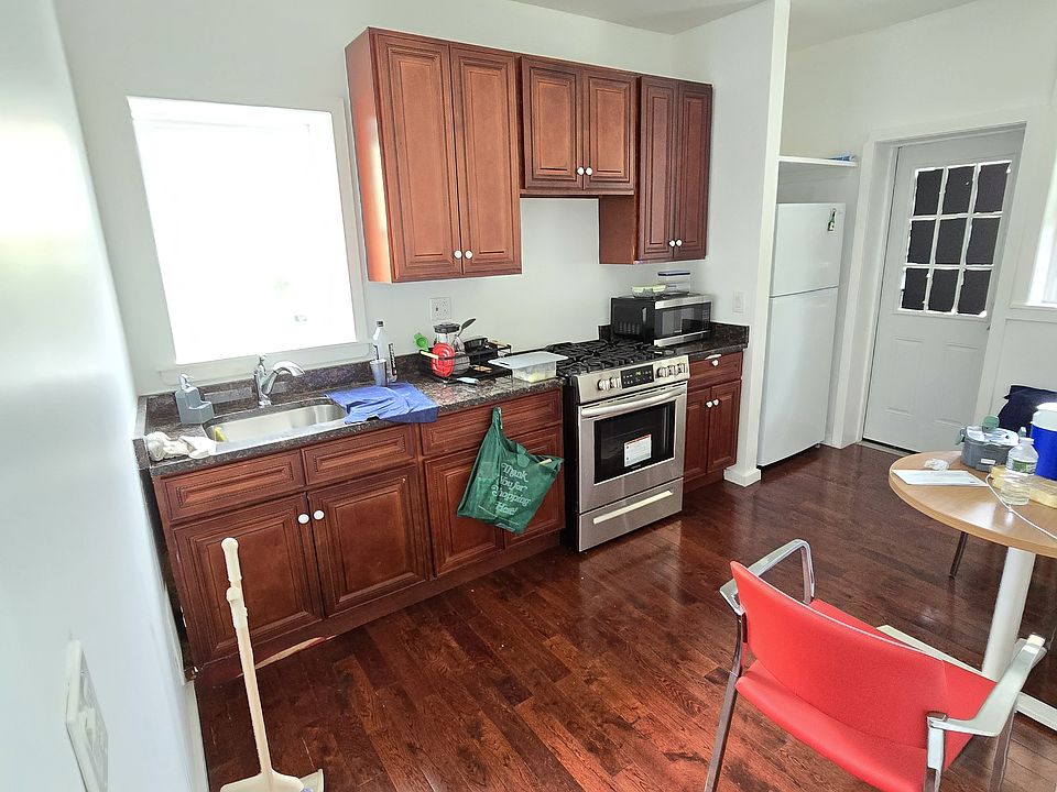 1st image of 14 Parson Pl