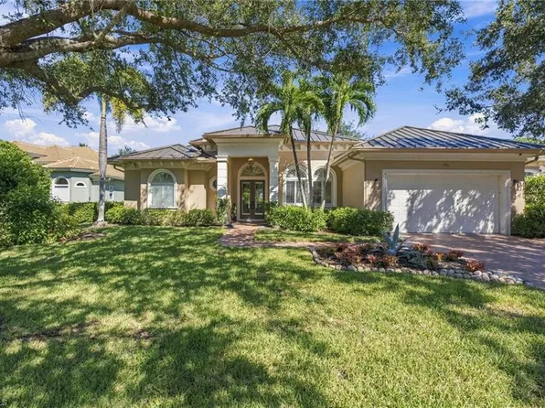495 Saddlebrook LN, NAPLES, FL 34110