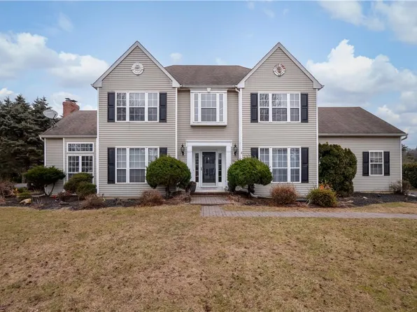 1845 Clarendon Dr, Easton, PA 18040