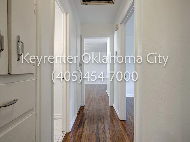 1520 Rowena Ln — Photo 26