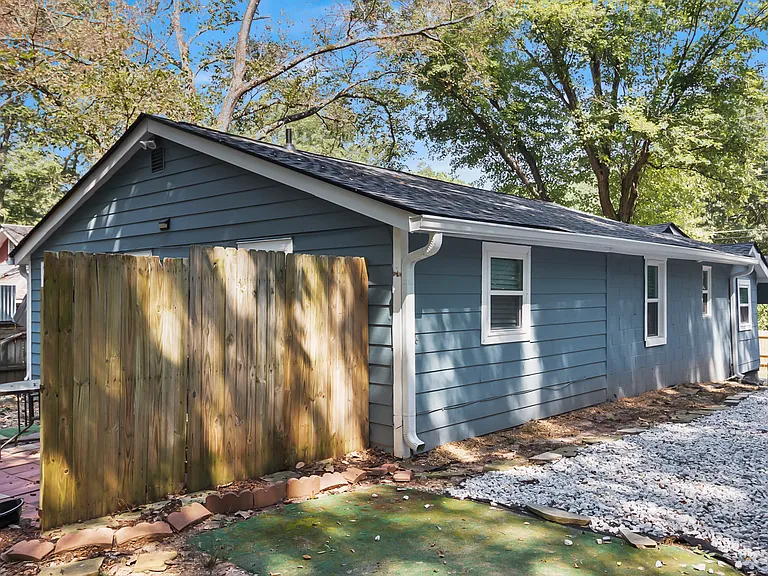 1135 Hillcrest Dr SE — Photo 31