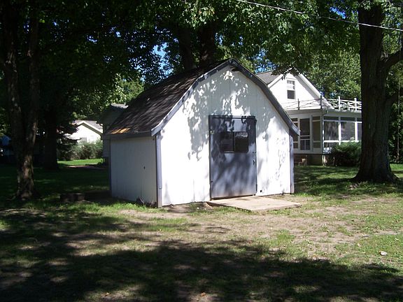 Outbuilding with Electric