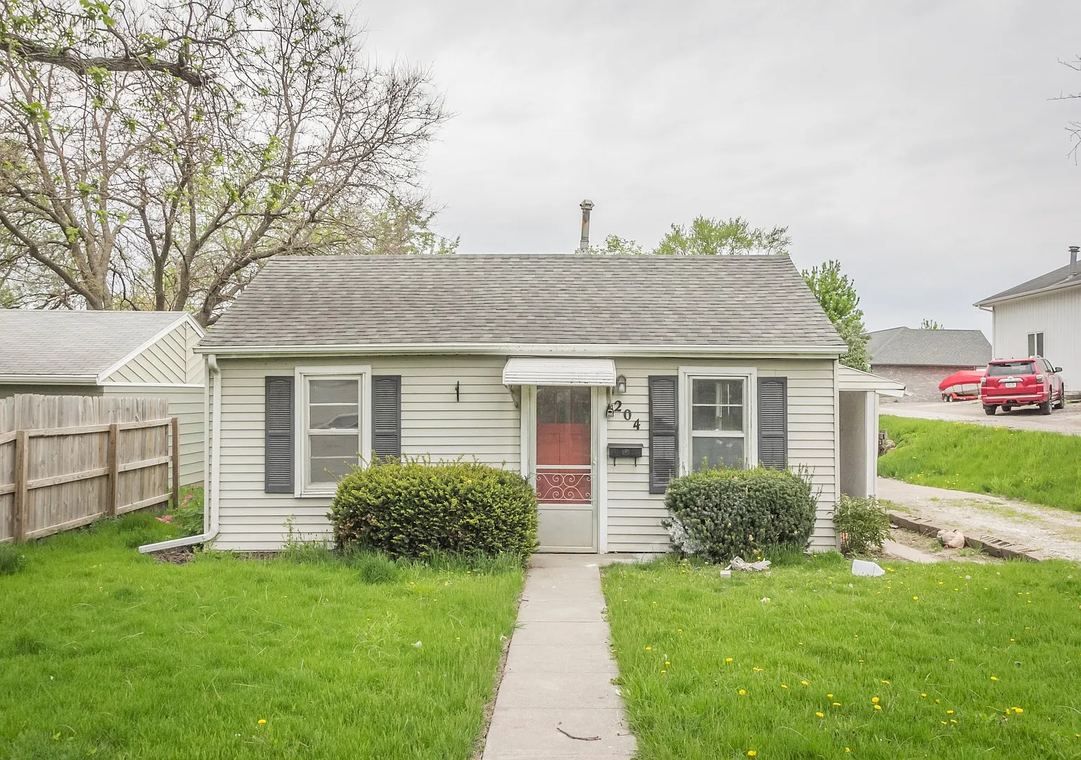 Adorable 2 bedroom 1 bath home in Indianola — Photo 1