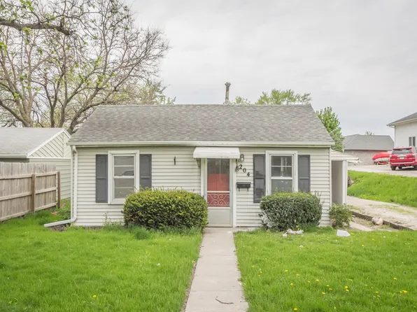204 E Franklin Ave, Indianola, IA 50125