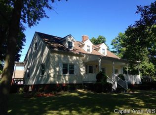 405 S 9th St, Petersburg, IL 62675