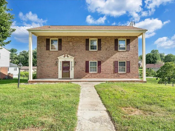 867 Finney Dr, Vinton, VA 24179