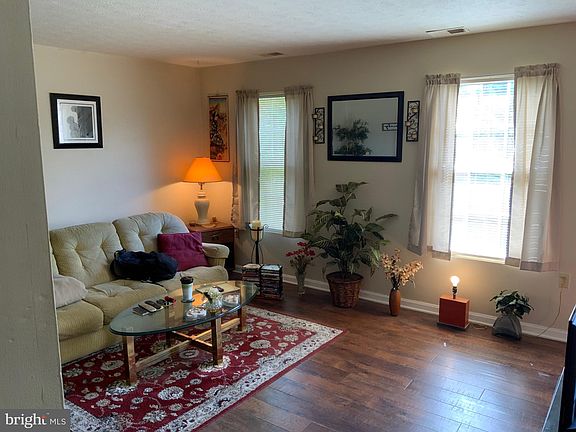 3rd image of 207 Buckingham Dr