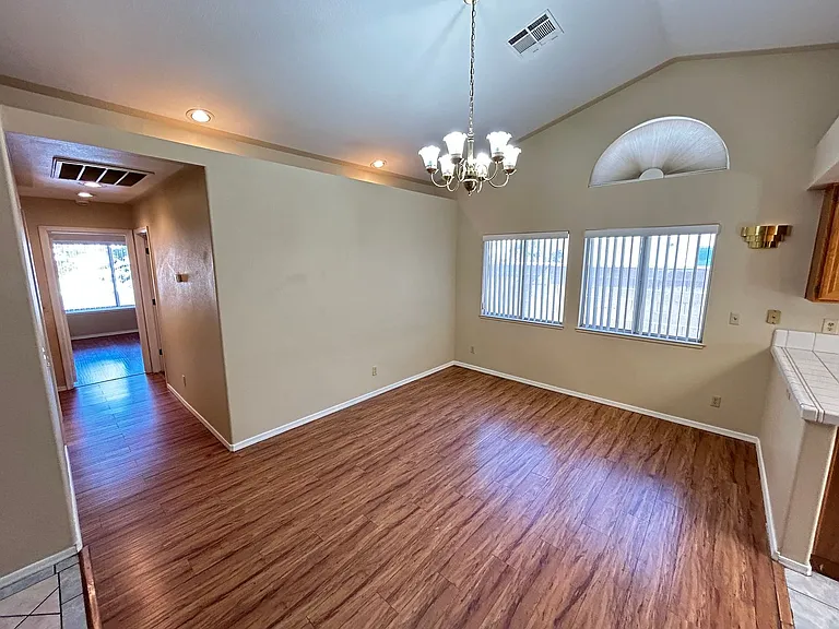 4552 Bradpoint Dr — Photo 8